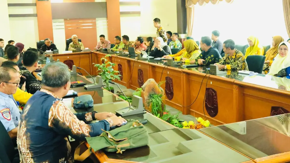 KERJA SAMA: Wakil Bupati HSU Hero Setiawan (tengah) saat memimpin audiensi bersama Fakultas Pertanian ULM di Gedung Arsip Amuntai.