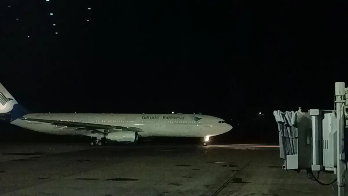 BERANGKAT: Maskapai Garuda Indonesia sukses meluncurkan kloter calon jemaah haji pertama asal Banjarmasin, Jumat (24/4/2026) dini hari.(Foto:Sheilla Farazela/Radar Banjarmasin)