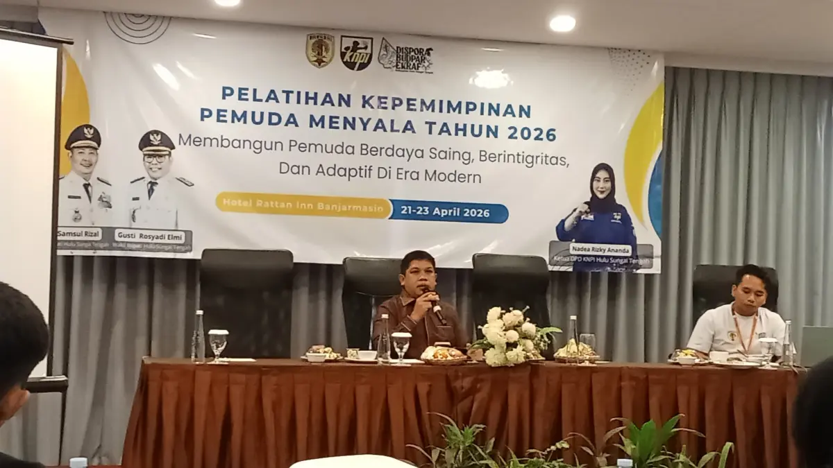 PEMBICARA: Ketua Komisi I DPRD HST, Yajid Fahmi, menjadi pembicara dalam pelatihan kepemudaan.&nbsp;