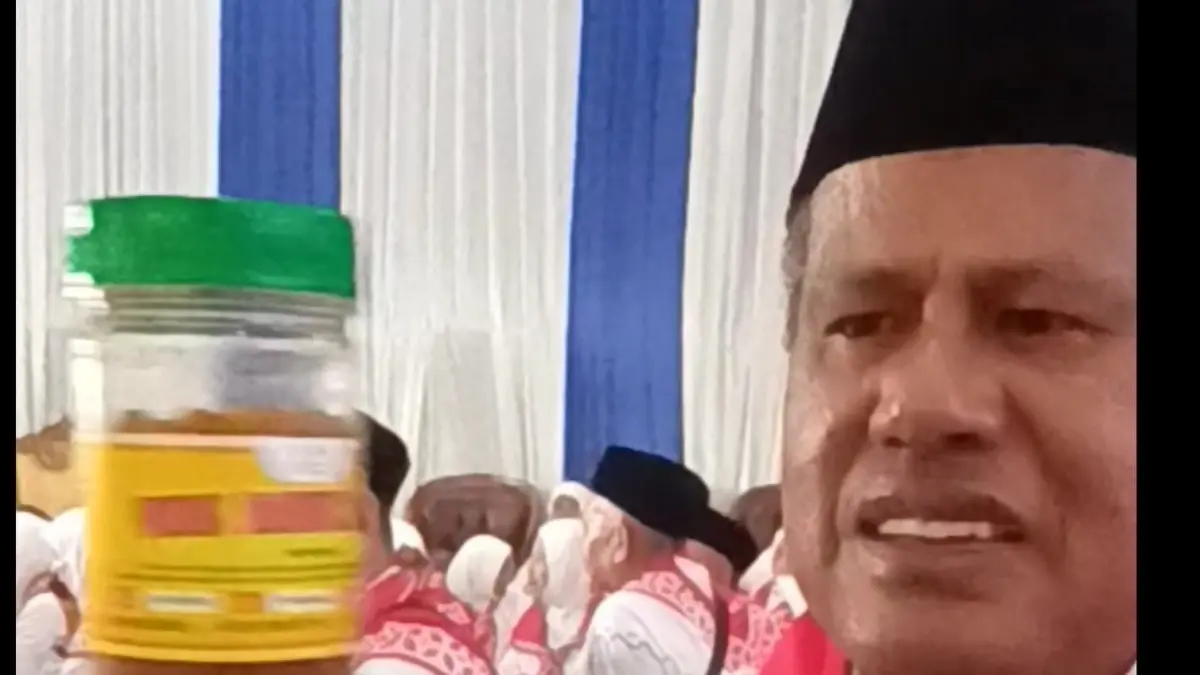 DIBEKALI ABON : Jemaah haji Tabalong BDJ 03 mendapatkan bekal rebuk dari Pemkab Tabalong.&nbsp;


(Foto : Ibnu Dwi Wahyudi / Radar Banjarmasin)