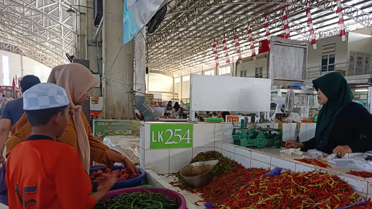 harga cabai masih pedas di daerah (Sheilla/Radar Banjarmasin)