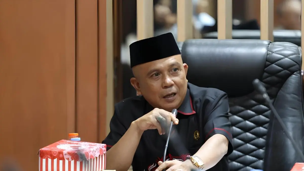 BICARA: Anggota Komisi II DPRD Tanah Bumbu dari Fraksi PDI Perjuangan, Abdul Rahim, saat mengikuti agenda DPRD Tanah Bumbu, Batulicin.