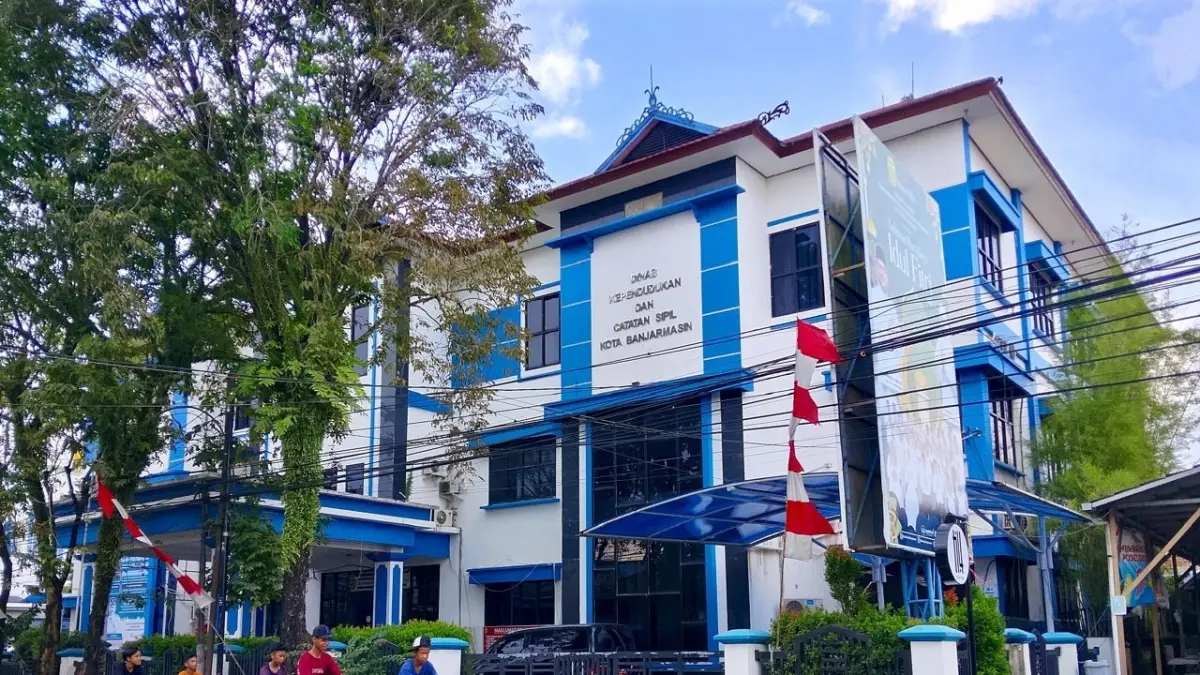 DISDUKCAPIL: Setiap hari, sekitar 800 permohonan masuk ke kantor Disdukcapil Kota Banjarmasin termasuk pengurusan administrasi perceraian.(Foto: Endang Syarifuddin/Radar Banjarmasin)
