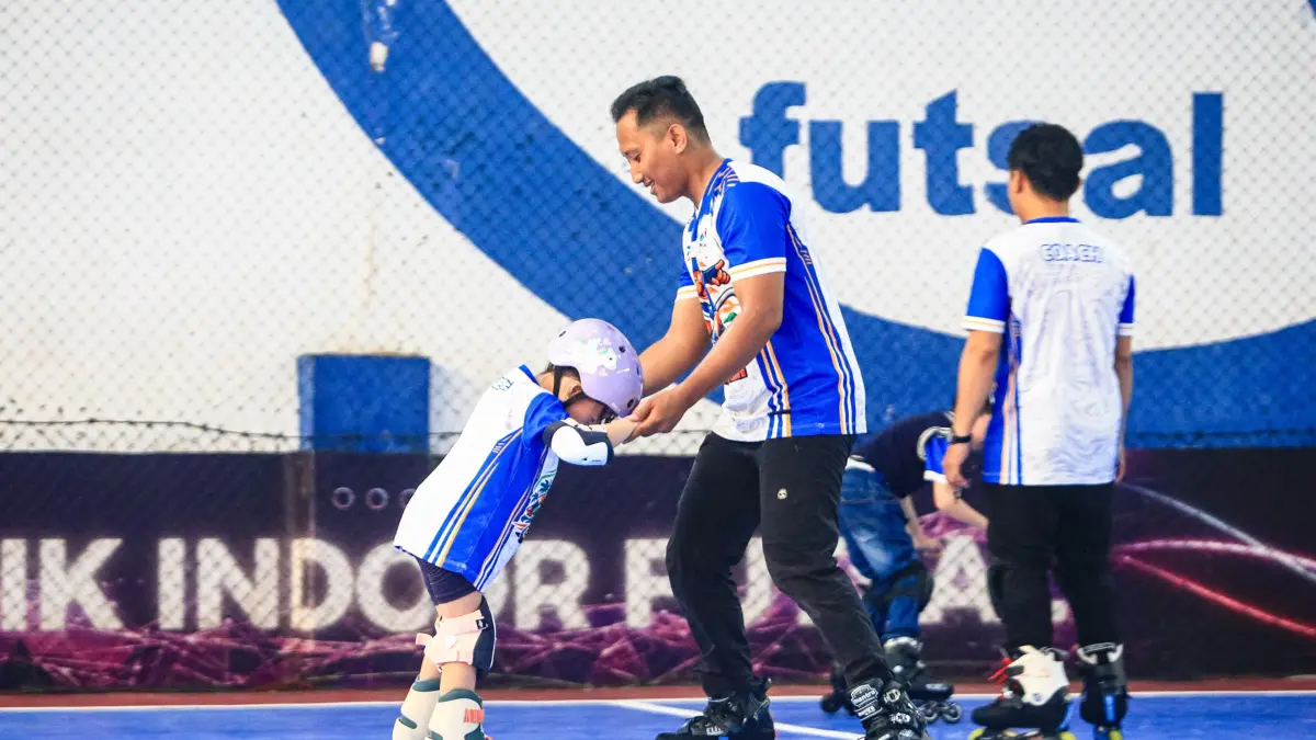 LATIHAN: Para peserta latihan sepatu roda di Upik Indoor Futsal, Banjarmasin. 