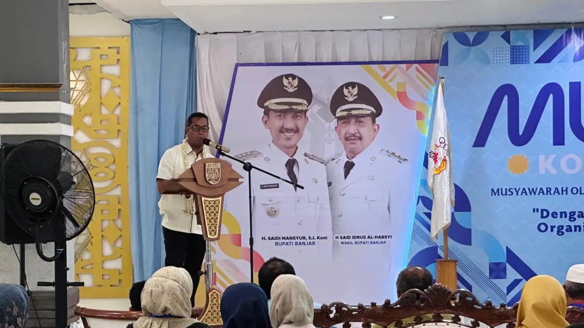 Irwan Bora menyampaikan sambutan usai terpilih sebagai Ketua Umum KONI Kabupaten Banjar periode 2026–2030 dalam Musorkab di Martapura, Selasa (28/4). (FADLAN ZAKIRI/RADAR BANJARMASIN)