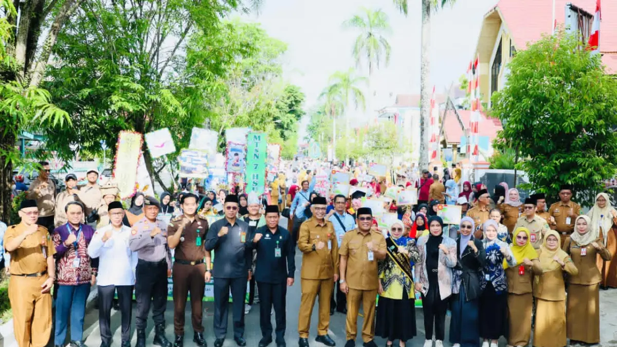 RAMAI:Bupati dan Wakil Bupati Kabupaten HSU, H Sahrujani Hero Setiawan hadir di Festival Literasi tingkat SD/MI dan SMP/MTs dalam rangka Hari Jadi ke-74 HSU, Selasa (28/4/2026).(Foto:Pemkab HSU)