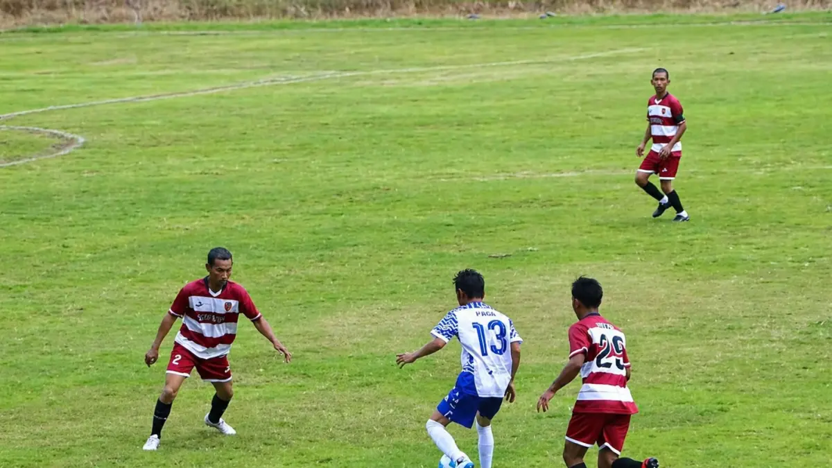 TELAK: Tim Smansa Barabai menang di laga perdana Kapolres HST Cup. (Foto: Humas Polres HST)