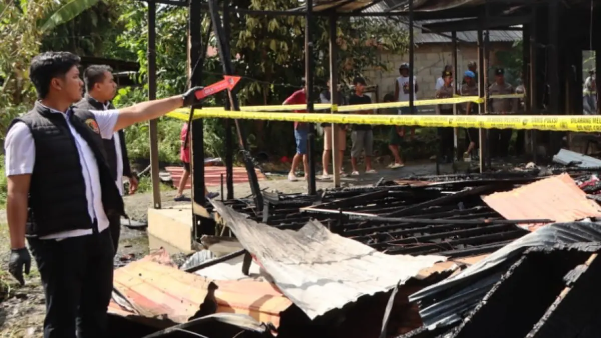 KEBAKARAN: Dua rumah warga di Desa Banua Jingah hangus terbakar, Rabu (29/4/2026).