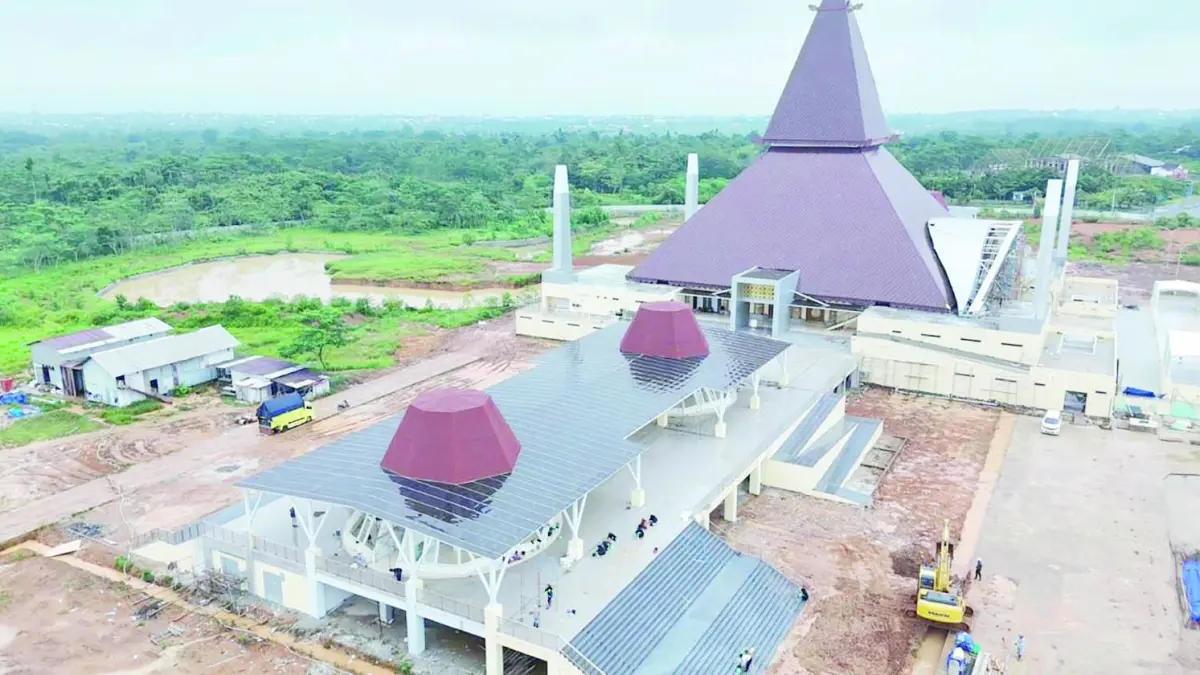 MEGAH: Bangunan Masjid Syekh Muhammad Arsyad Al-Banjari tinggal menunggu fasilitas penunjang untuk bisa digunakan sepenuhnya.&nbsp;
(MC KALSEL)&nbsp;