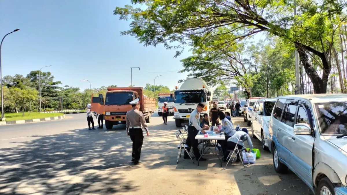 PERIKSA: Dishub Banjarbaru menjaring 35 truk dalam razia ODOL yang dilaksanakan di Trikora Banjarbaru.