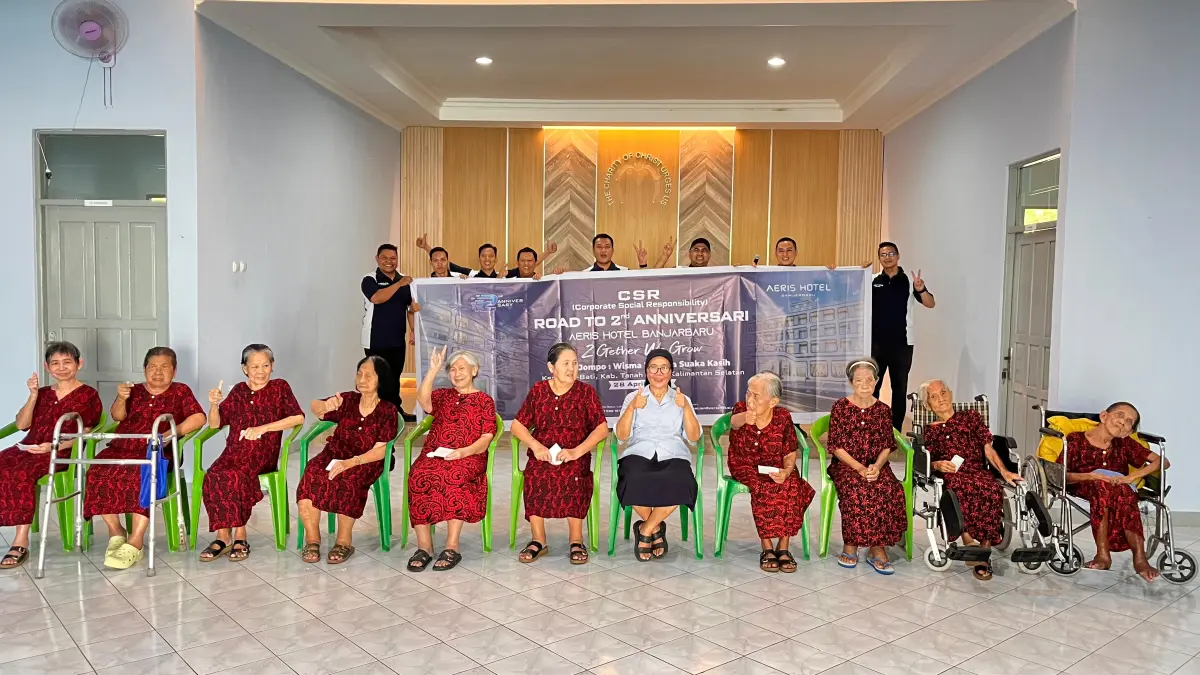 PROGRAM: Aeris Hotel telah melakukan program Corporate Social Responbility (CSR) kepada masyarakat sekitar, khususnya para ibu yang tinggal di panti jompo.&nbsp;