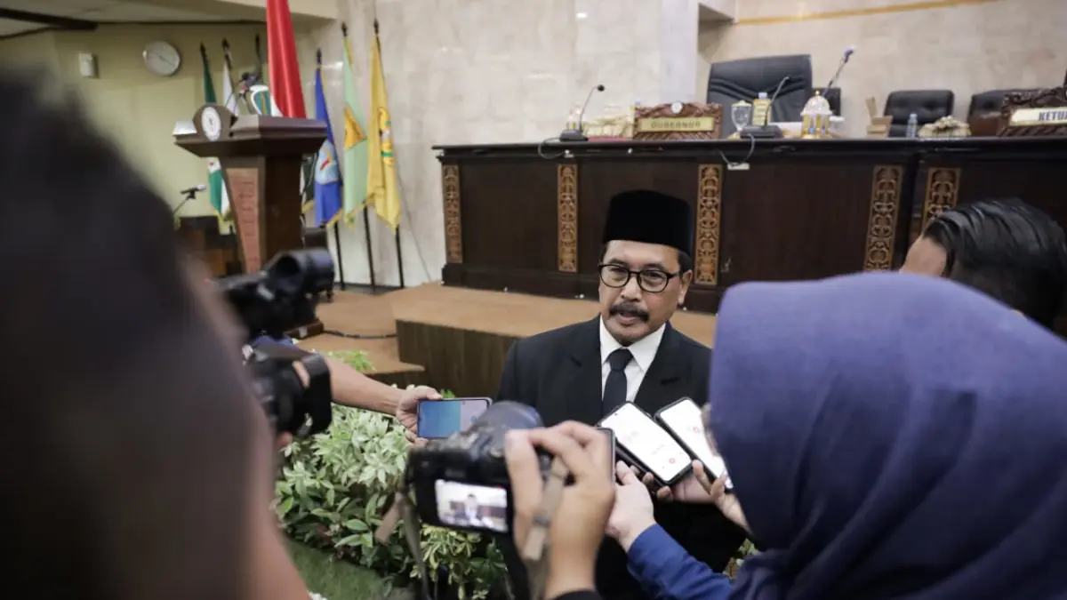 Habib Hasyim bin Alwi bin Yahya  resmi menggantikan Mustohir Arifin alias Haji Imus di DPRD Kalsel. (Muhammad Oscar Fraby/Radar Banjarmasin)