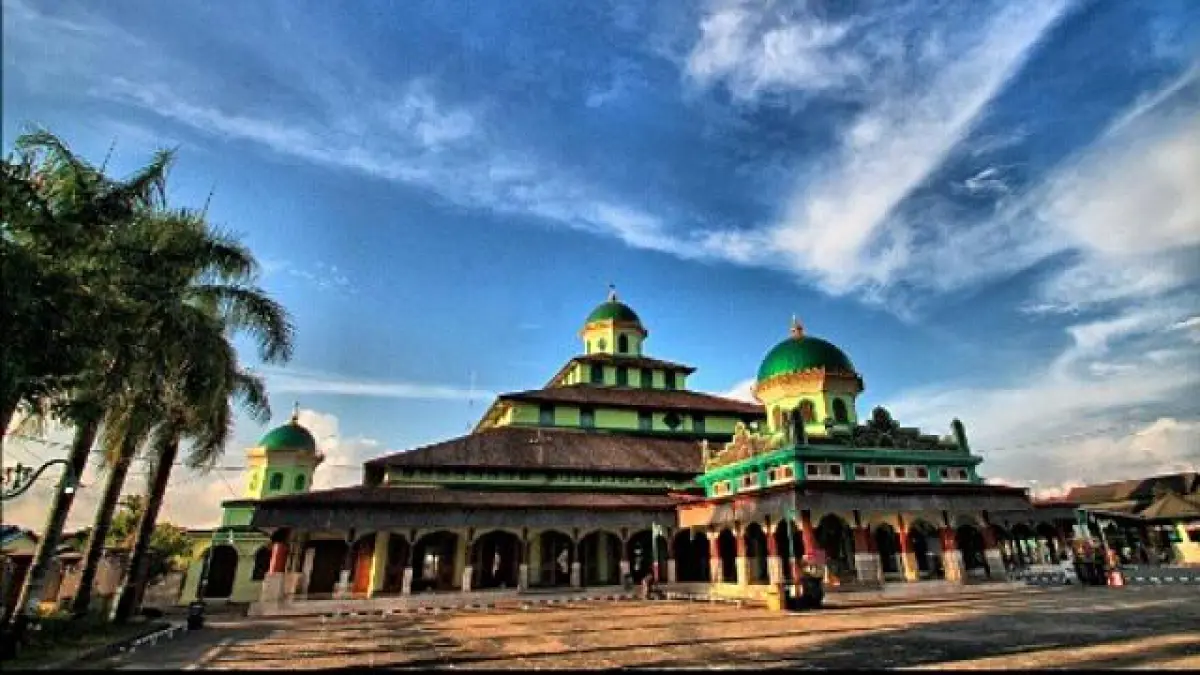 Ilustrasi Masjid Jami Banjarmasin. Pengelolaan kas masjid yang selama ini berbasis swadaya umat menjadi sorotan seiring munculnya wacana pemusatan ke pemerintah. (Endang Syarifuddin/Radar Banjarmasin)