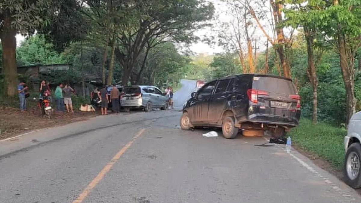 KECELAKAAN: Tiga mobil terlibat tabrakan beruntun di Jalan Provinsi Km 160, Desa Sungai Cuka, Satui, Tanah Bumbu, Kamis (30/4/2026) pagi.