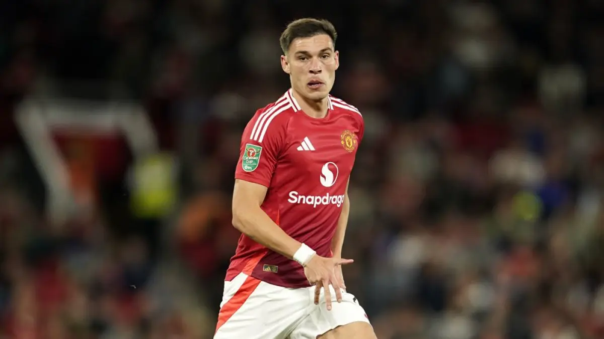 DILEPAS: Manchester United dikabarkan siap melepas gelandang mereka, Manuel Ugarte pada bursa transfer musim panas mendatang.
(AFP)&nbsp;