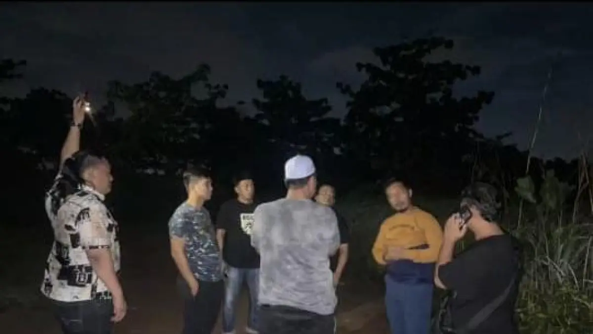 OLAH TKP: Pihak kepolisian saat melakukan olah TKP penemuan mayat ustazah di Sungai Ulin, Banjarbaru. (Foto: Polres Banjarbaru)&nbsp;