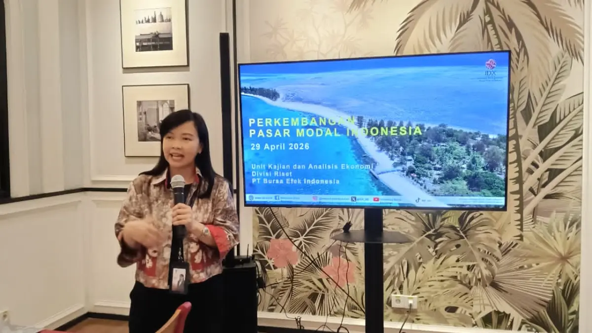 PRESENTASI: Kepala Kantor Perwakilan Bursa Efek Indonesia (BEI) Kalsel, Yuniar menjelaskan Pasar Saham terdampak gejolak geopolitik.(Foto: Raudah Anisya/Radar Banjarmasin)&nbsp;