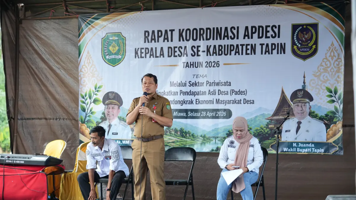 RETREAT: Kepala Dinas PMD Tapin Rahmadi memberitahukan bahwa para kepala desa di Tapin akan melaksanakan retreat di IPDN Jatinangor, Jawa Barat. (Foto: Rasidi Fadli)&nbsp;