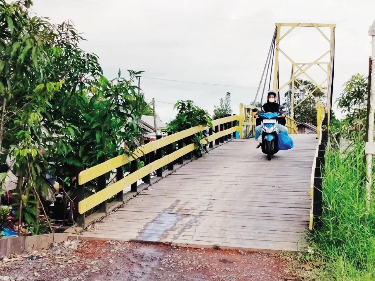 AKSES TERDEKAT:Bagi masyatakat jalan paman birin ini menjadi jalur terdekat jika hendak ke Martapura dan Gubernur Syarkawai maupun ke Marabahan.&nbsp;&nbsp; (foto: Maulana/Radar Banarmasin)