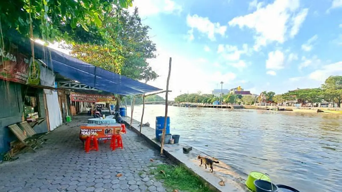 SEPI:Bekas kawasan Wisata Kuliner Mandiri (WKM) di Jalan Jenderal Sudirman, Banjarmasin, segera ditata ulang. Para pedagang yang masih bertahan di lokasi tersebut direncanakan dipindahkan ke Kuliner Baiman di Jalan Pekapuran Raya.(Foto: Dok Radar Banjarmasin)