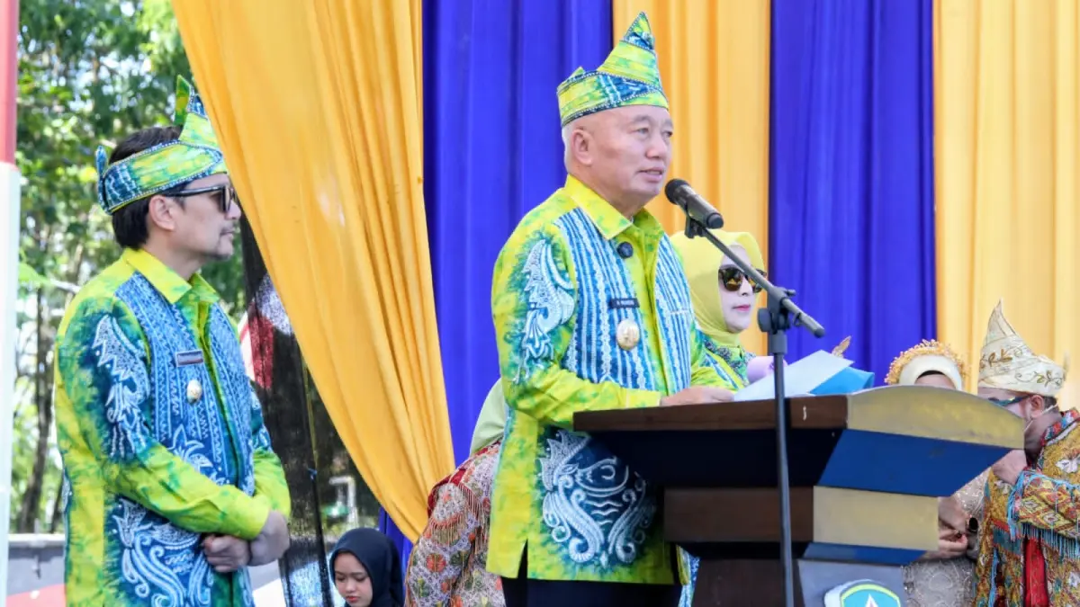 HADIR: Gubernur dan Wakil Gubernur Kalsel, H Muhidin dan Hasnuryadi Sulaiman menyampaikan sambutan di Puncak Hari Jadi Kabupaten HSU di Kota Amuntai, Sabtu (2/5/2026).(Foto: M Akbar/Radar Banjarmasin)&nbsp;