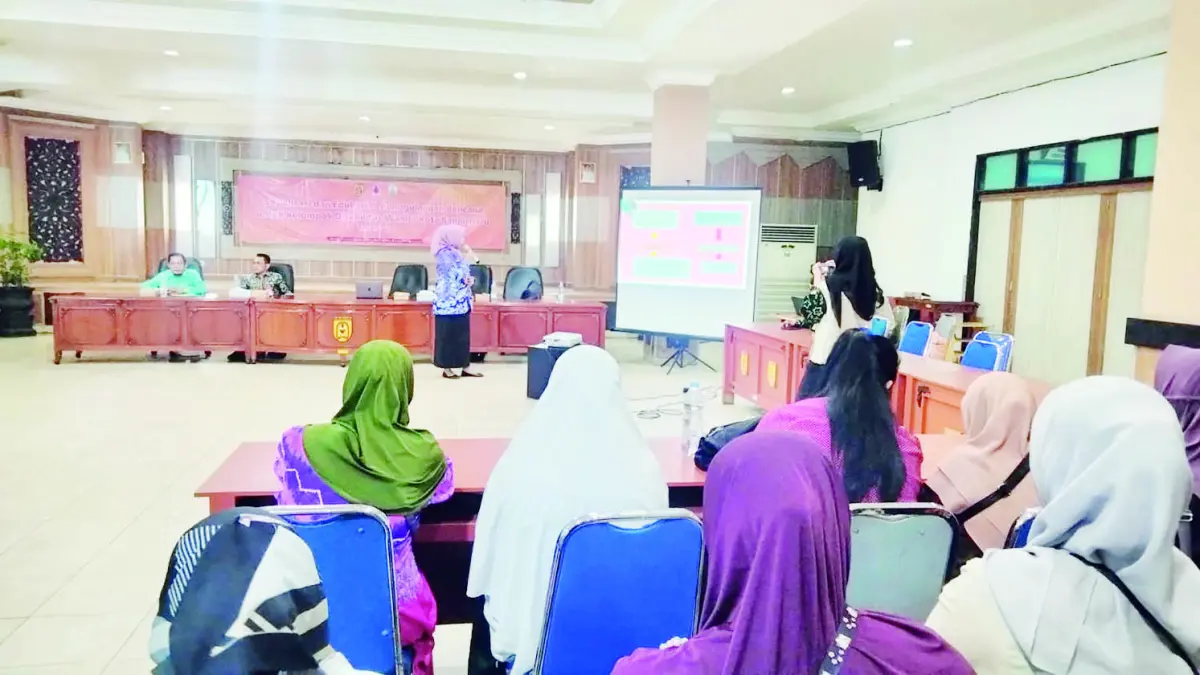 PELATIHAN: Penyandang disabilitas khususnya perempuan menjadi sasaran utama pelatihan simulasi evakuasi mandiri sebagai mitigasi bencana.&nbsp;
(Foto: SHEILLA FARAZELA/ RADAR BANJARMASIN)