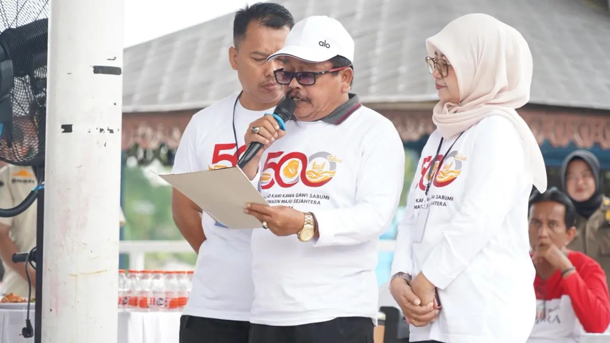 TETAP BERSUARA: Ketua DPC Konfederasi Serikat Pekerja Seluruh Indonesia Banjarmasin, Sumarlan menyampaikan aspirasi saat perayaan Hari Buruh di Pemko Banjarmasin. (Foto: Diskominfotik Banjarmasin)