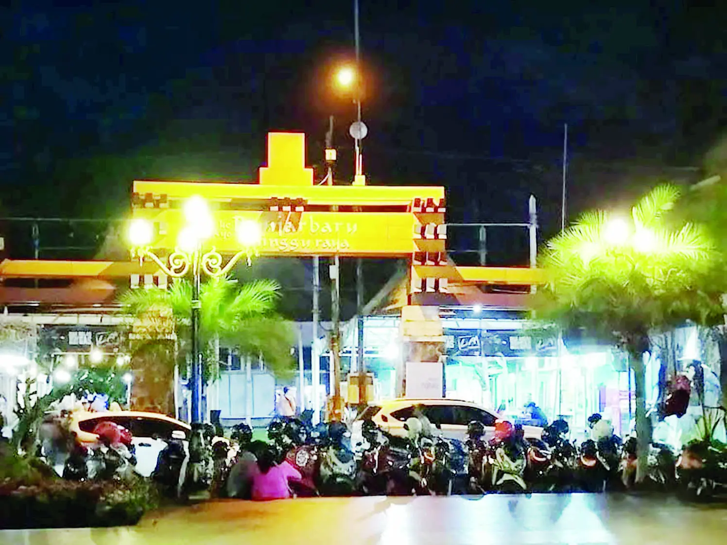 WARISAN SOSIAL: Minggu Raya kini telah berubah wajah. Dari tanah terbuka tanpa atap, menjadi ruang publik yang ramai dan modern.&nbsp;
