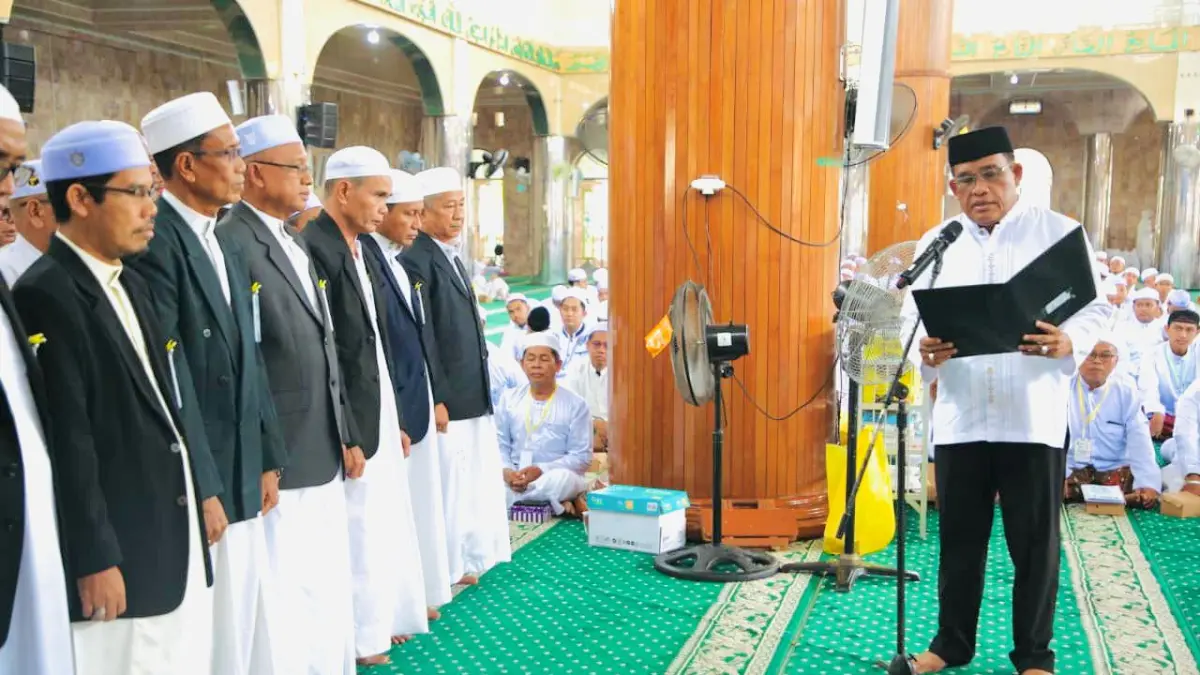 KHIDMAT:Bupati Kabupaten Hulu Sungai Utara (HSU), H Sahrujani kukuhkan pengurus Masjid Agung At-Taqwa, Minggu (3/5/2026).(Foto: Pemkab HSU)