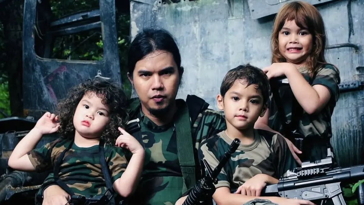 KENANGAN: Potret Ahmad Dhani bersama putra-putranya saat masih kecil. (Foto: Instagram)