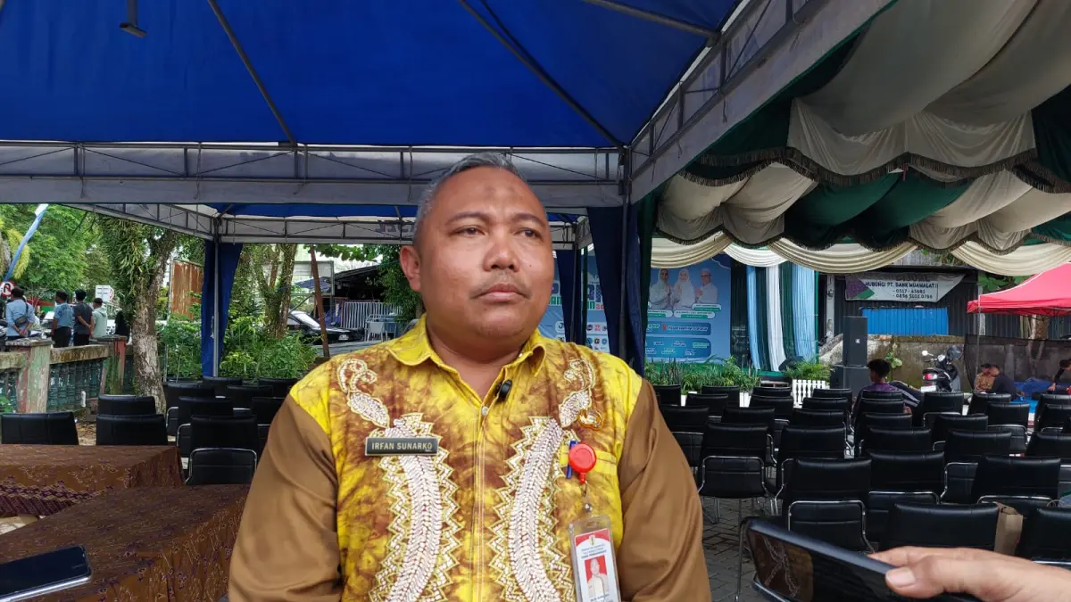Kepala Dinas Perdagangan HST, Irfan Sunarko meminta warga memviralkan jika SPBU menjual BBM bersubsidi di atas HET. (Jamaluddin/Radar Banjarmasin).