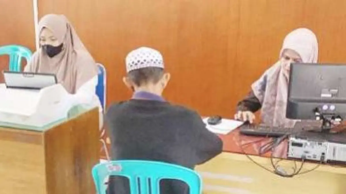 KESEHATAN: Pemeriksaan kesehatan jemaah haji
kloter BDJ-10 di Puskesmas di Banjarbaru.