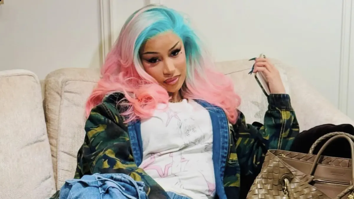 LIVE: Cardi B mencuri perhatian warganet Indonesia karena mendengarkan Pok Ame-ame saat live. (Foto: Instagram/iamcardib)