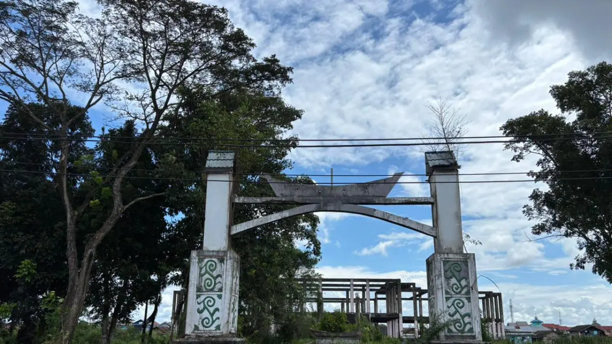 MANGKRAK: Proyek Rumah Dinas Wali Kota Banjarmasin di Jalan Jafry Zamzam, seberang Stadion 17 Mei Banjarmasin.