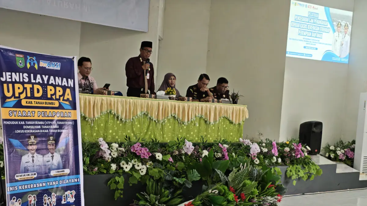 PELATIHAN: Narasumber menyampaikan materi dalam pelatihan pencegahan kekerasan terhadap perempuan dan anak di Tanah Bumbu, Senin (4/5). (Foto: Zulqarnain/Radar Banjarmasin)