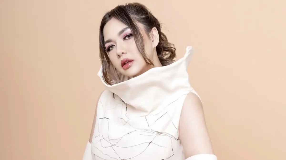 SLIM: Vicky Shu tampil percaya diri dengan tubuh yang lebih slim. (Foto: Instagram/vickyshu)