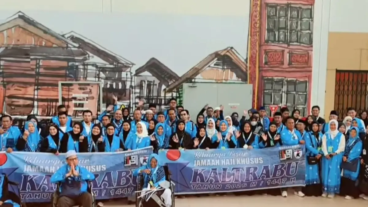 BERANGKAT: Rombongan haji PT Kaltrabu Indah saat berada di Bandara Syamsudin Noor Banjarbaru.