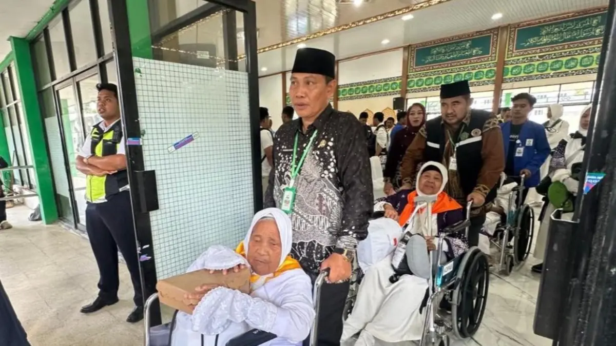 FOKUS LANSIA: Sejumlah jemaah lansia asal Tanah Bumbu dilepas untuk diberangkatkan ke Tanah Suci. 