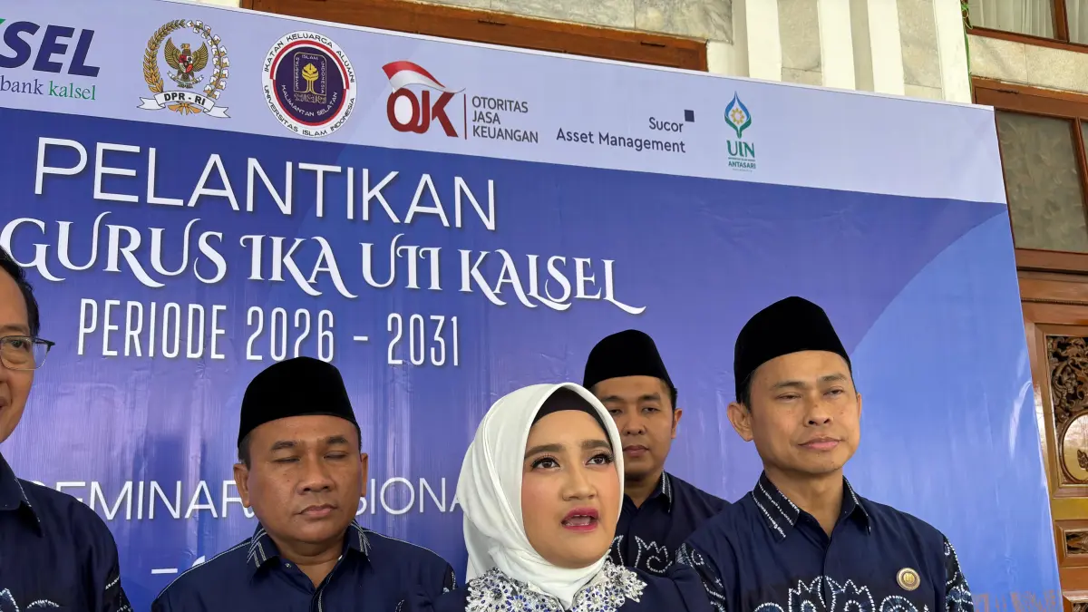 Ketua IKA UII Kalsel, Widya Ais Sahla Karsayuda menyoroti keadaan ekonomi yang belum dalam keadaan baik. (Zulvan Rahmatan/Radar Banjarmasin)