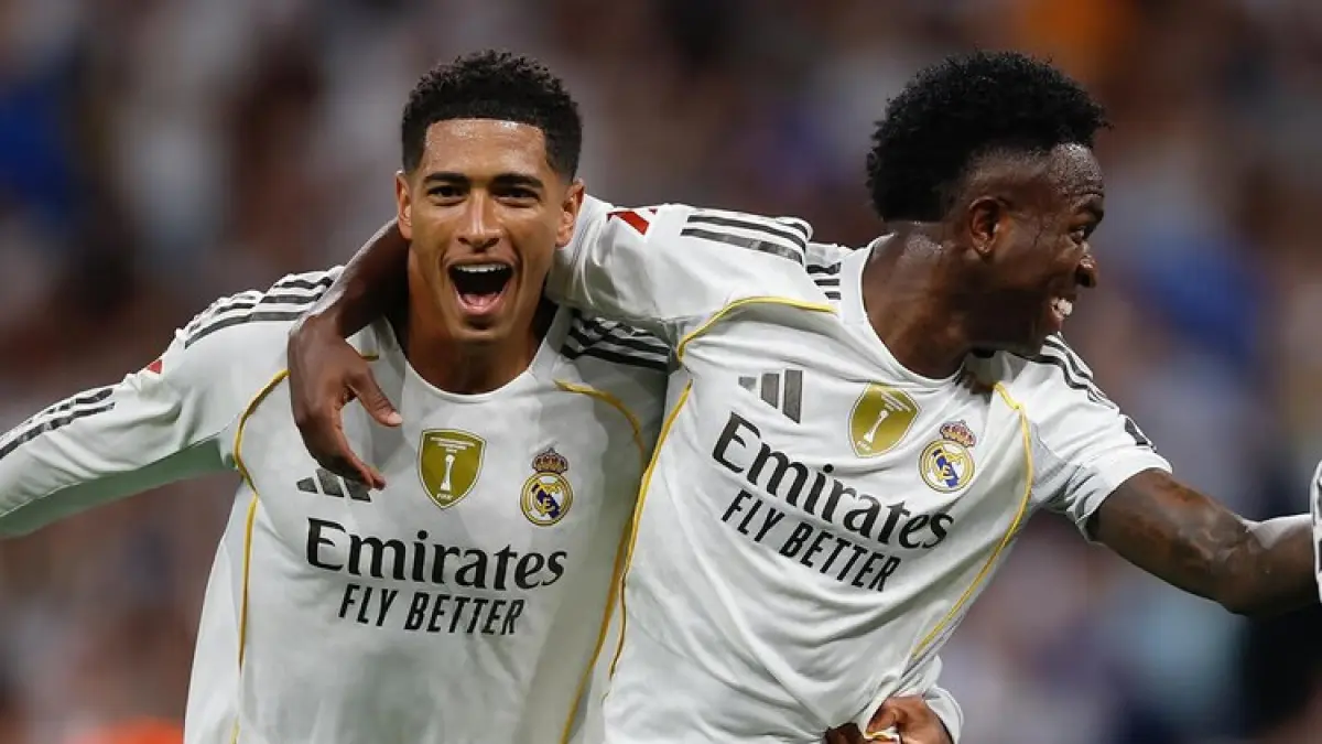 MENANG: Vinicius Junior (kanan) bawa Real Madrid menang 2-0 atas Espanyol, Senin (4/5).&nbsp;
(Instagram @judebellingham)