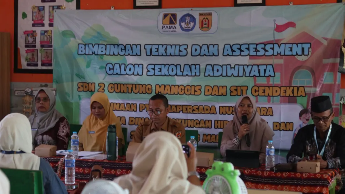 SAMBUTAN: Kepala SDN 2 Guntung Manggis, Aini Murliah Setyani menyampaikan sambutan sekaligus apresiasi atas dukungan Pamapersada Nusantara dalam program Adiwiyata.
