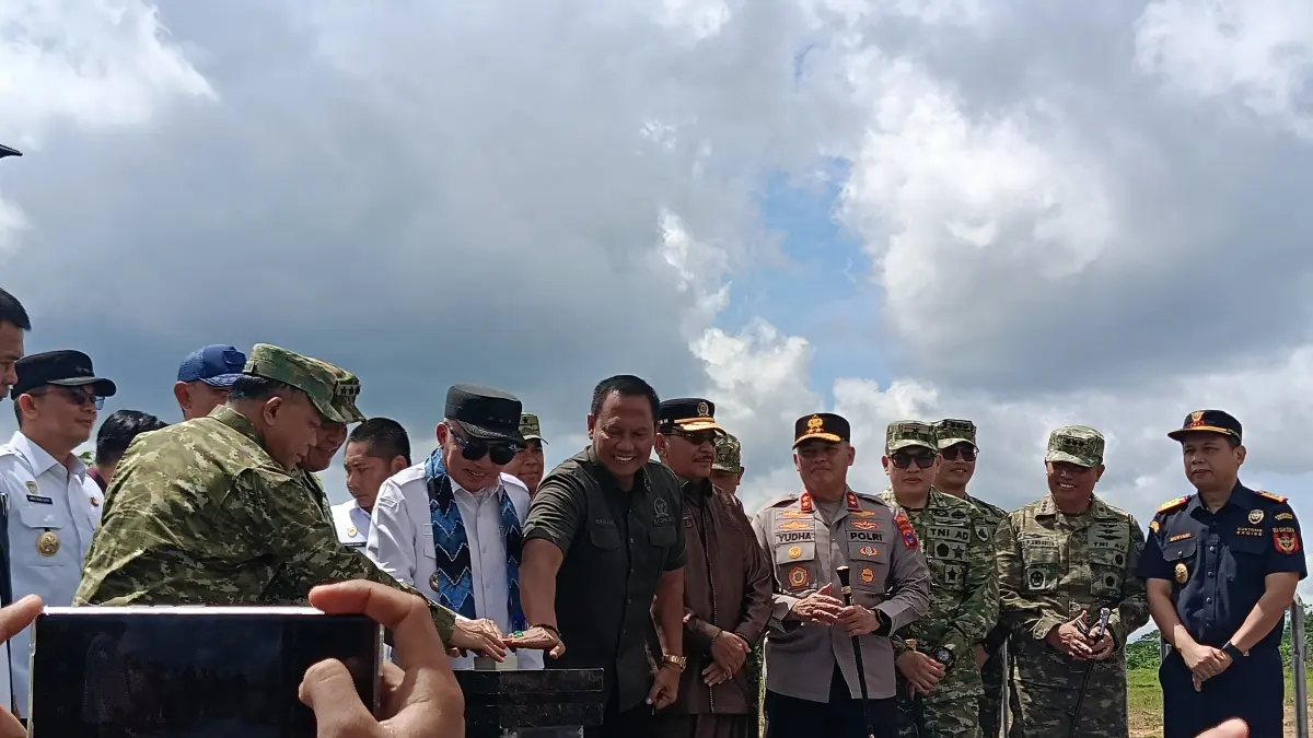 Pemerintah Provinsi Kalimantan Selatan (Kalsel) resmi memulai pembangunan Komando Daerah Militer (Kodam) Lambung Mangkurat melalui pemancangan tiang pertama di Kawasan Perkantoran Pemprov Kalsel, Banjarbaru, Rabu (6/5/2026). (Sheilla Farazela/ Radar Banjarmasin)