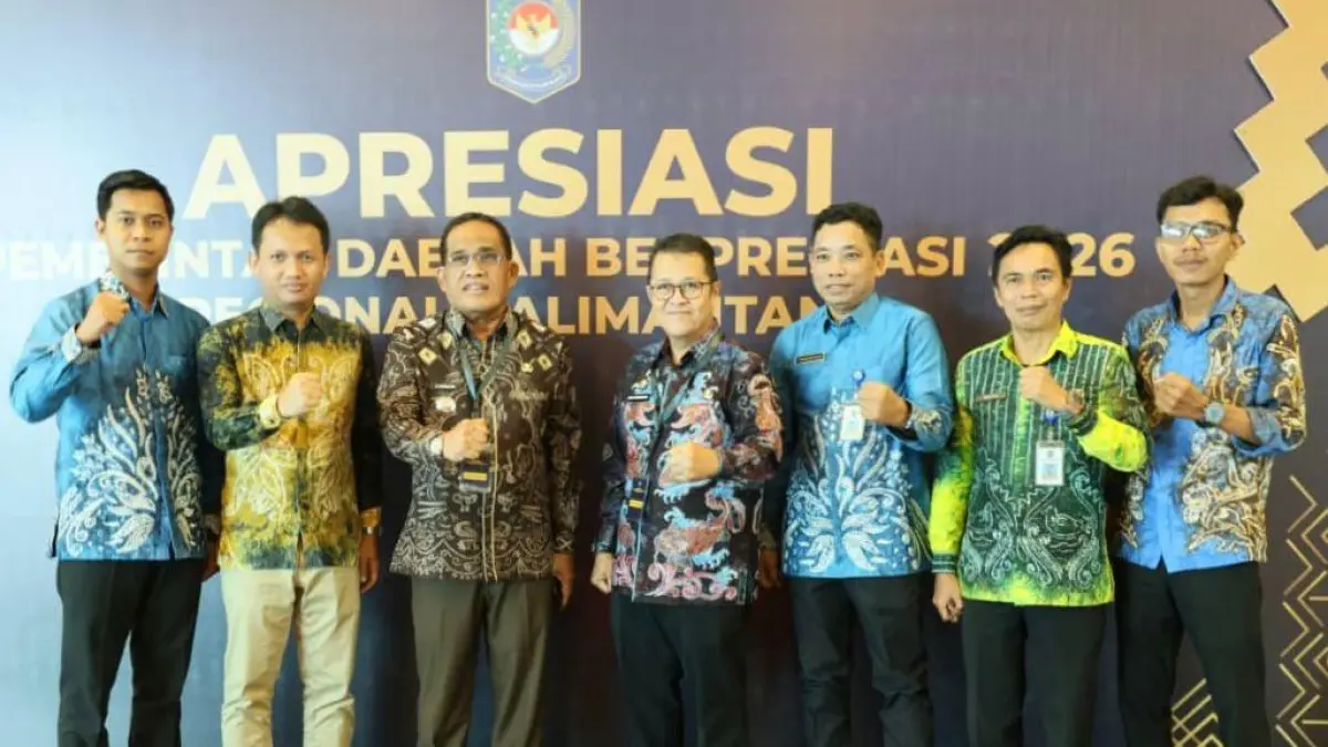 HADIR:Bupati Kabupaten HSU, H Sahrujani (tiga dari kiri) didampingi Sekda HSU, H Adi Lesmana hadir dalam Apresiasi Pemerintah Daerah Berprestasi 2026 di Platinum Hotel & Convention Hall Balikpapan, Selasa (5/5/2026).(Foto:Pemkab HSU)