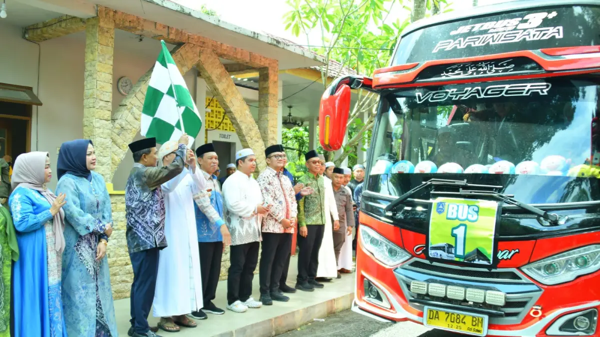 Pelepasan keberangkatan jemaah haji HSS tahun lalu.(PPID HSS)&nbsp;