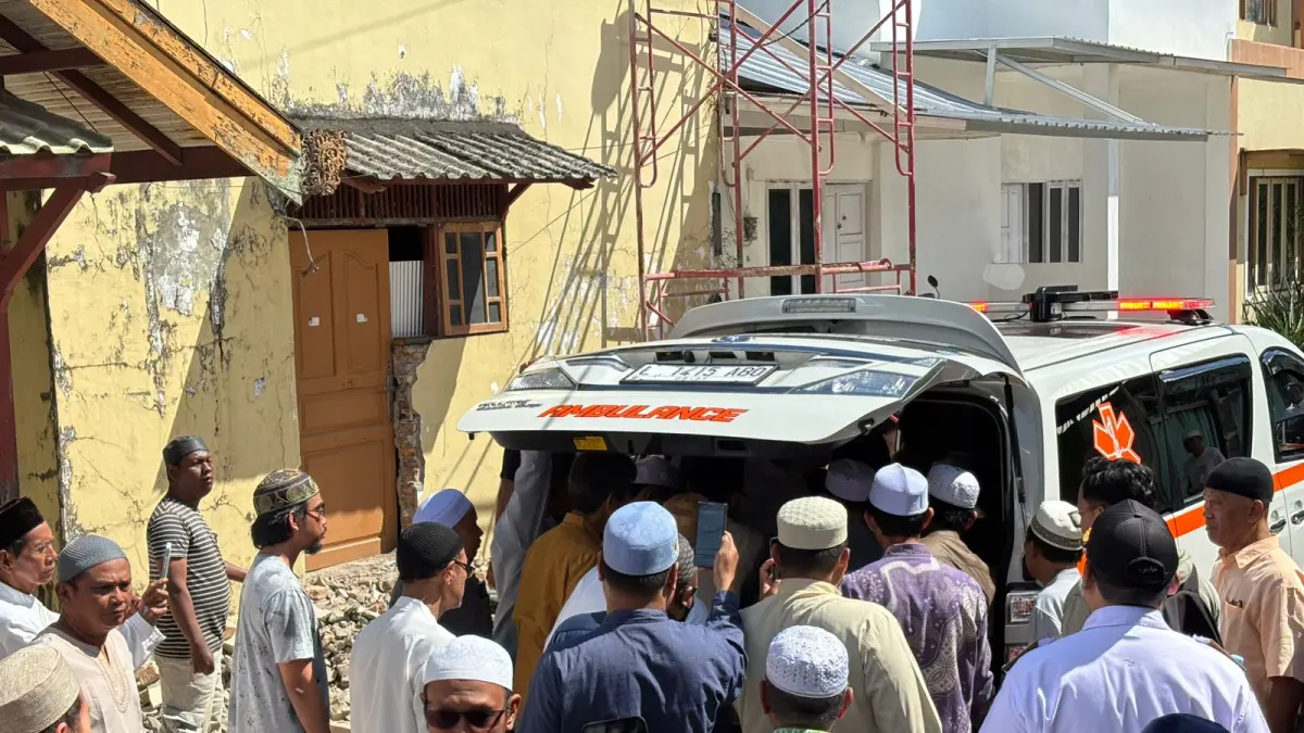 RUMAH DUKA: Suasana rumah duka di Jalan Masjid Jami, Surgi Mufti, Banjarmasin Utara setelah KH Husin Naparin dikabarkan meninggal dunia. (Zulvan Rahmatan/Radar Banjarmasin)