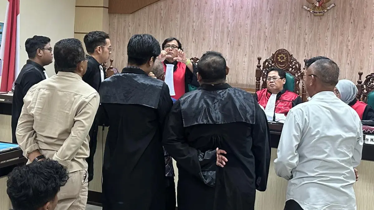 Majelis Hakim PN Tipikor memeriksa saksi dugaan korupsi pembangunan lapangan futsal di Balangan, Rabu (6/5). (Muhammad Oscar Fraby)