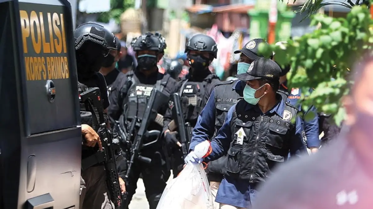 ANTI TEROR: Ilustrasi Densus 88 Antiteror Polri. Delapan orang diduga teroris yang terafiliasi dengan ISIS dan JAD ditangkap di Sulawesi Tengah, Rabu (6/5). (Jawa Pos)