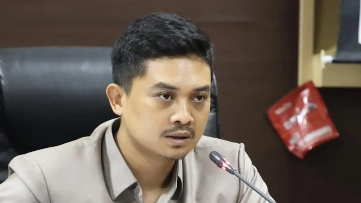 BICARA: Ketua DPRD Tanah Bumbu Andrean Atma Maulani saat memimpin rapat di gedung DPRD Tanah Bumbu.