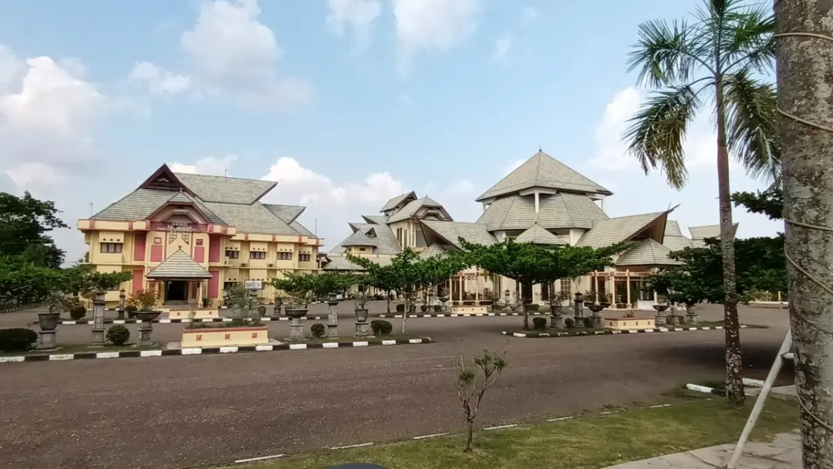 DIREHAB : Sejumlah WC di Gedung DPRD Tabalong yang akan direhab.
(Foto : Ibnu Dwi Wahyudi/ Radar Banjarmasin)