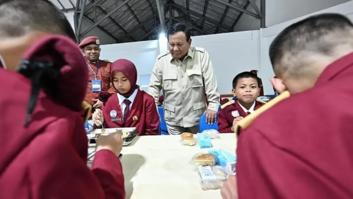 JADI SOROTAN: Presiden Prabowo Subianto saat peresmian Sekolah Rakyat di Banjarbaru. Saat ini pengadaaan sepatu siswa sebesar Rp27 Miliar tengah disorot. (Dokumen Radar Banjarmasin)